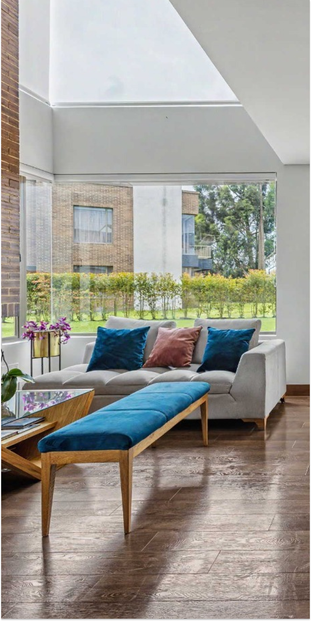 Shootly app showing an HDR merged interior photo